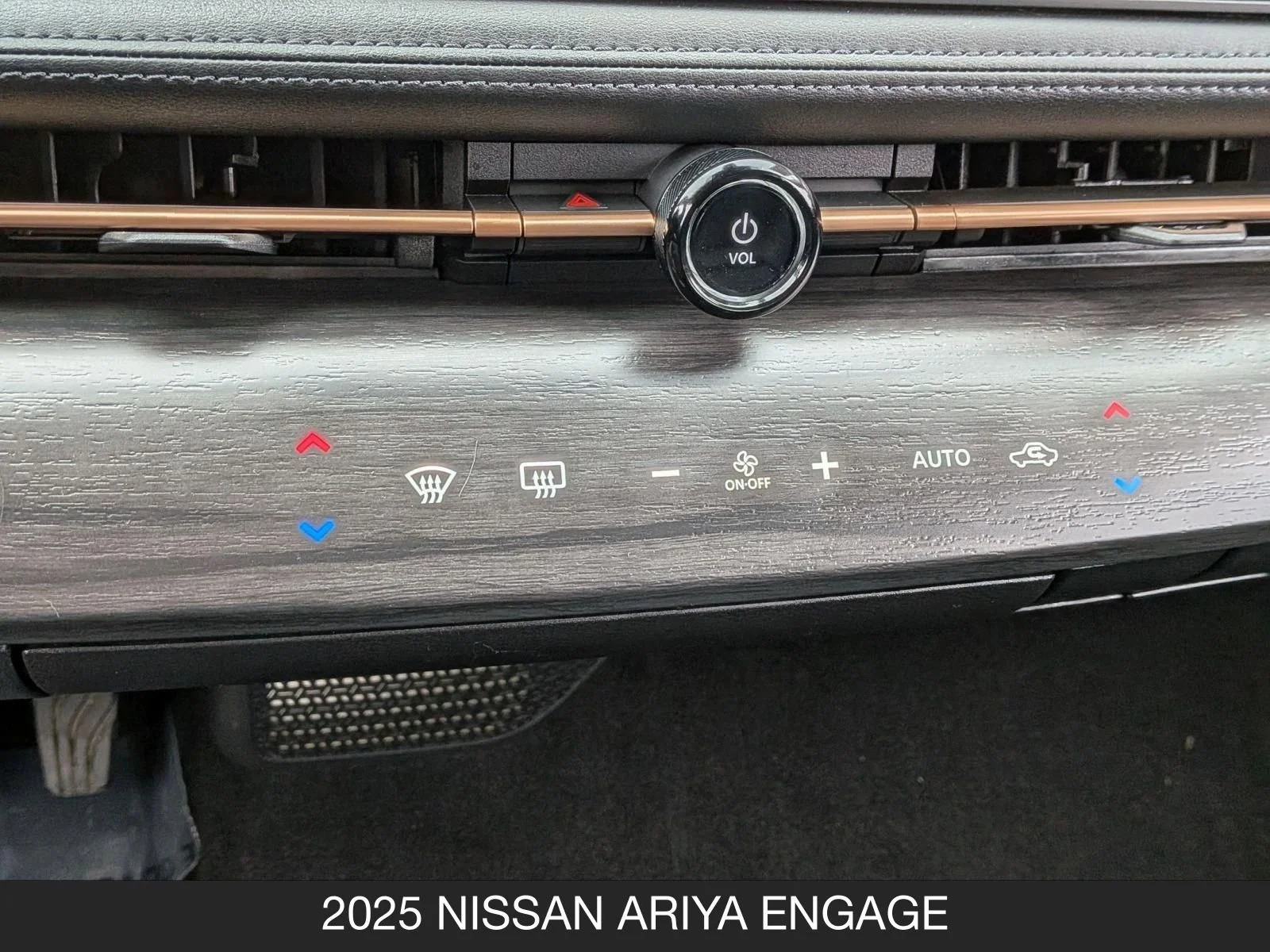 Used 2025 Black Diamond Pearl Nissan ENGAGE image 23