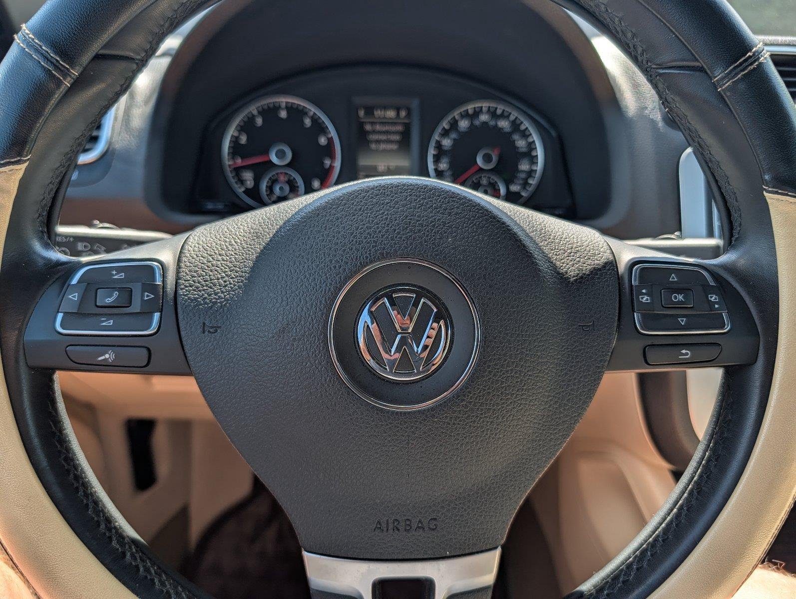 Used 2013 Black Oak Brown Metallic Volkswagen Lux image 22