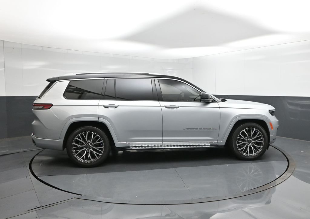 Used 2022 Silver Jeep Summit image 11