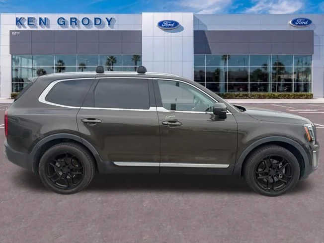 Used 2020 Green Kia EX image 7