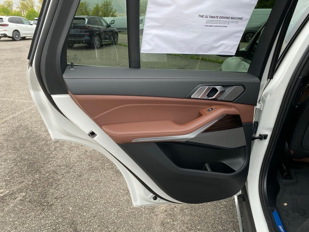 New 2026 Alpine White BMW xDrive40i image 6