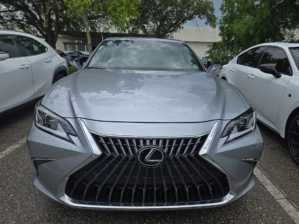 2025 Lexus ES 350 350's photo