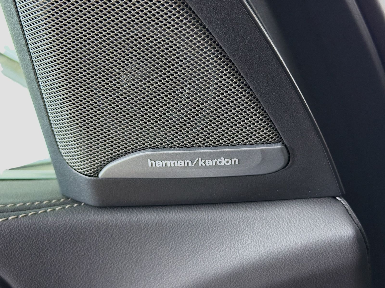 New 2026 Manhattan Green Metallic BMW xDrive50e image 19