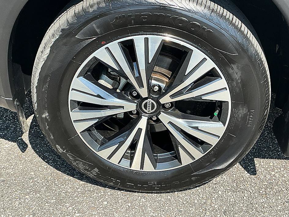 Used 2021 Gun Metallic Nissan SV image 10