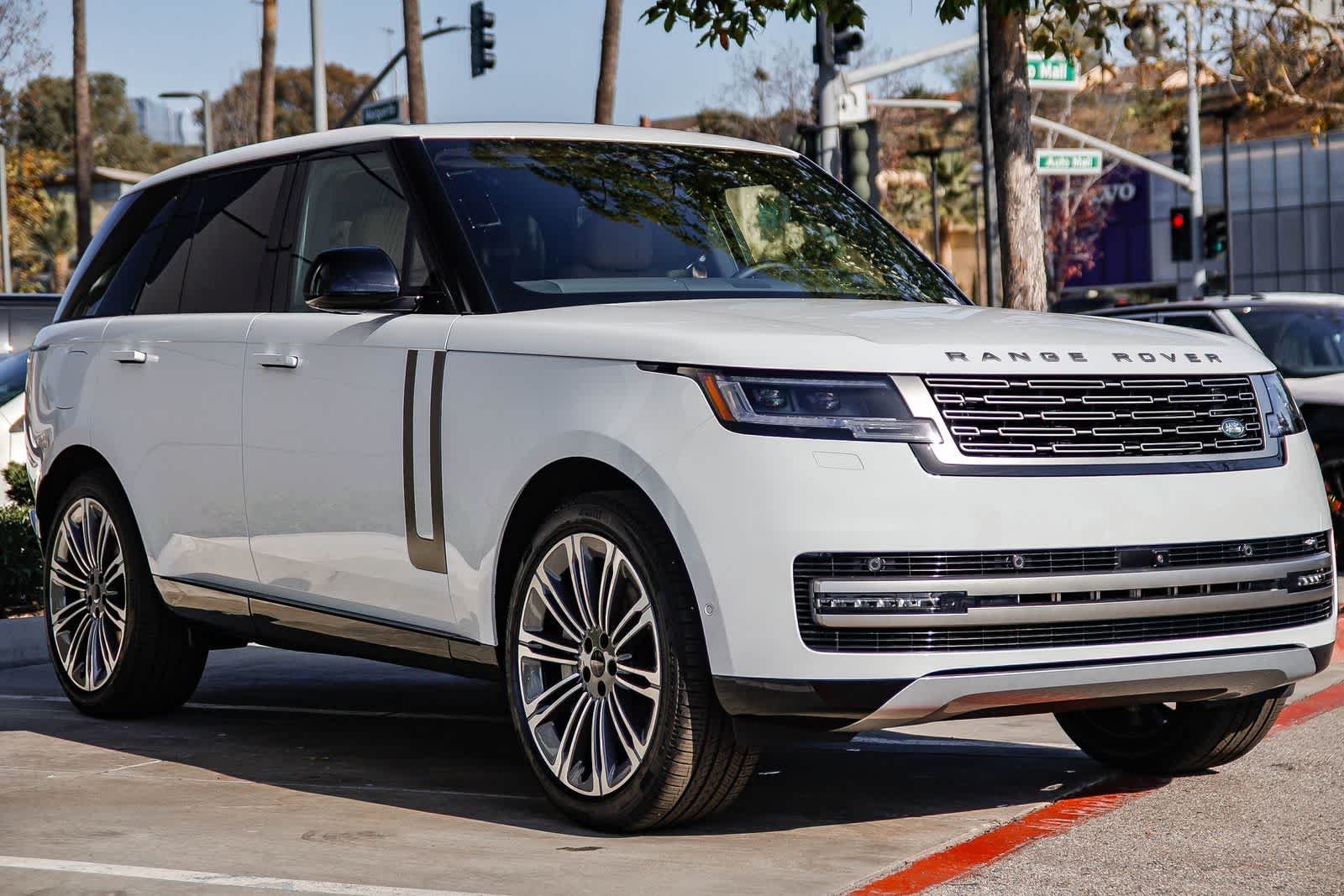 Certified Used 2026 Fuji White Land Rover SE image 3