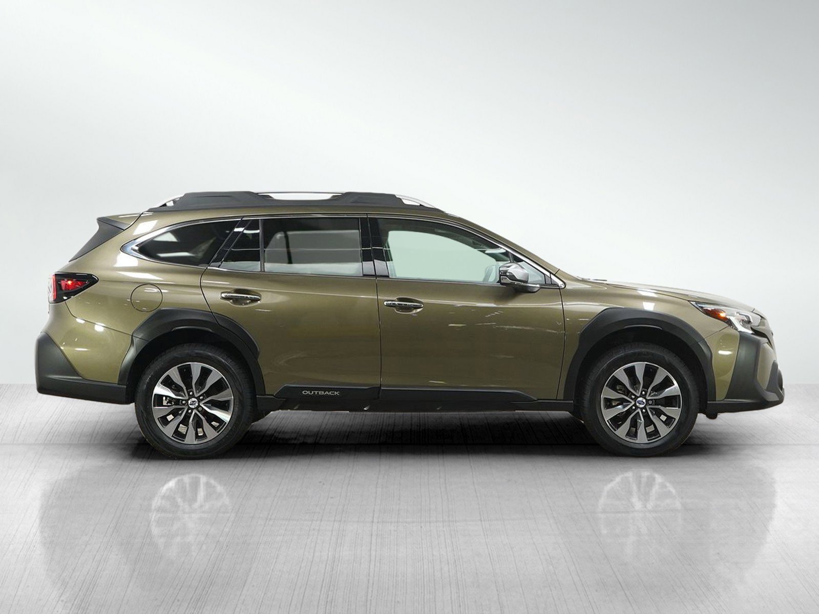 Used 2023 Autumn Green Metallic Subaru Touring image 6