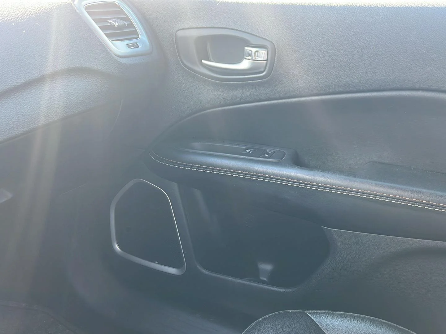 Used 2020 Jazz Blue Pearlcoat Jeep Latitude image 20