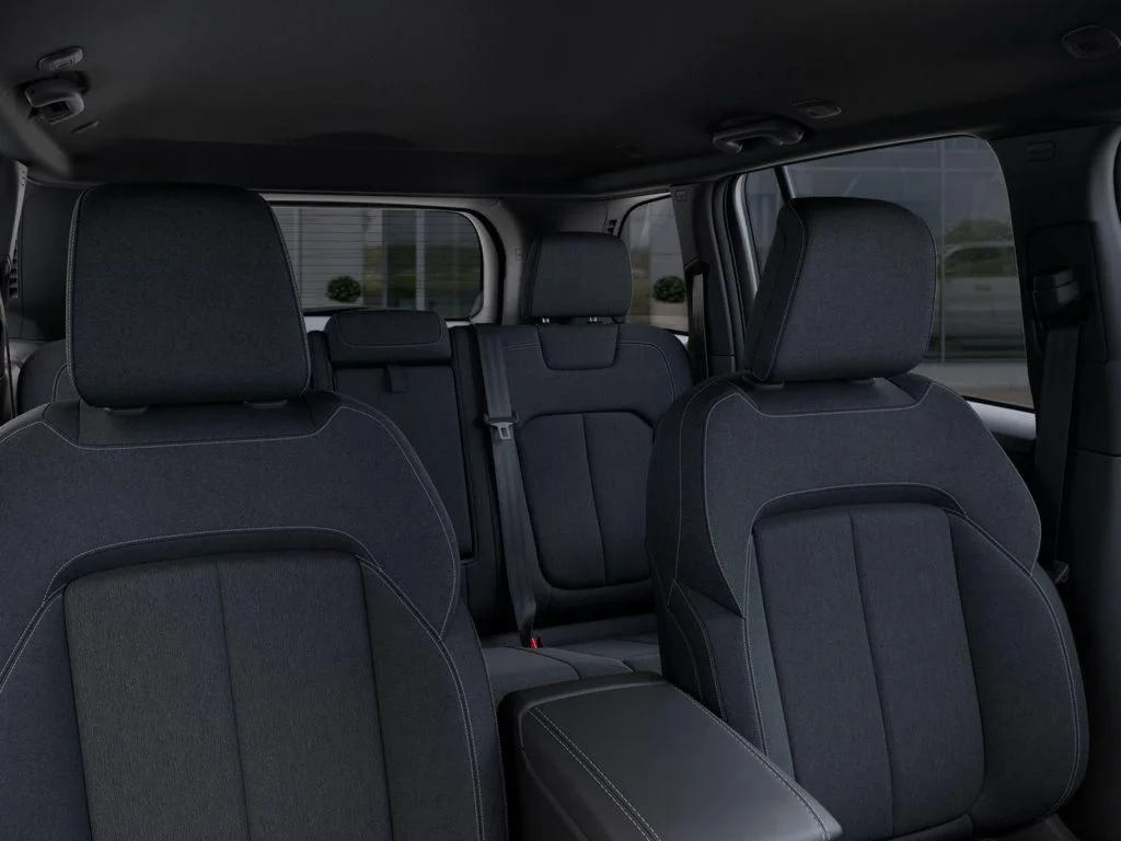 New 2025 Diamond Black Crystal Pearl-Coat Exterior Paint Jeep Laredo image 26