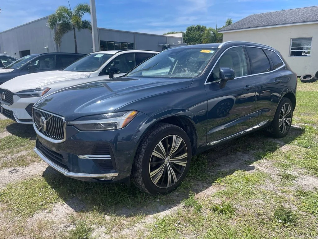 2023 Volvo XC60 B5 Plus Bright Theme AWD's photo