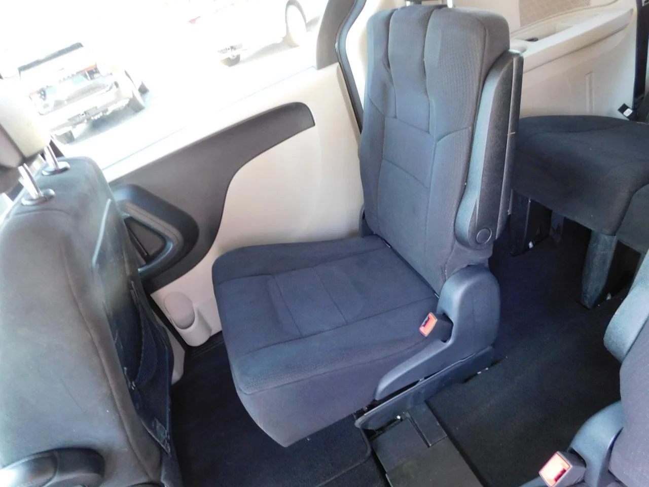 Used 2011 Gray Dodge 4DR WGN EXPRESS image 23
