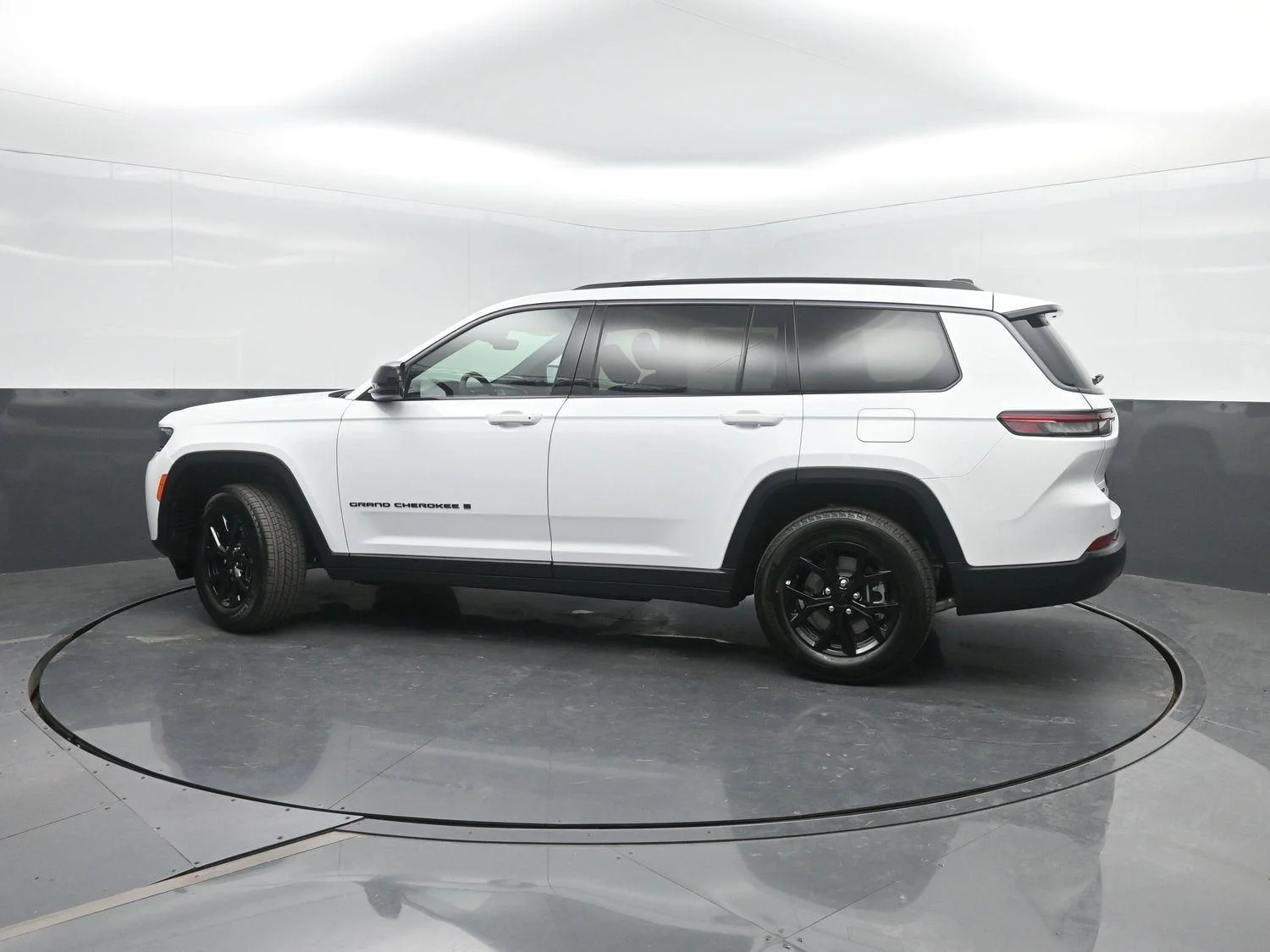 New 2026 Bright White Clear-Coat Exterior Paint Jeep Laredo Altitude image 39