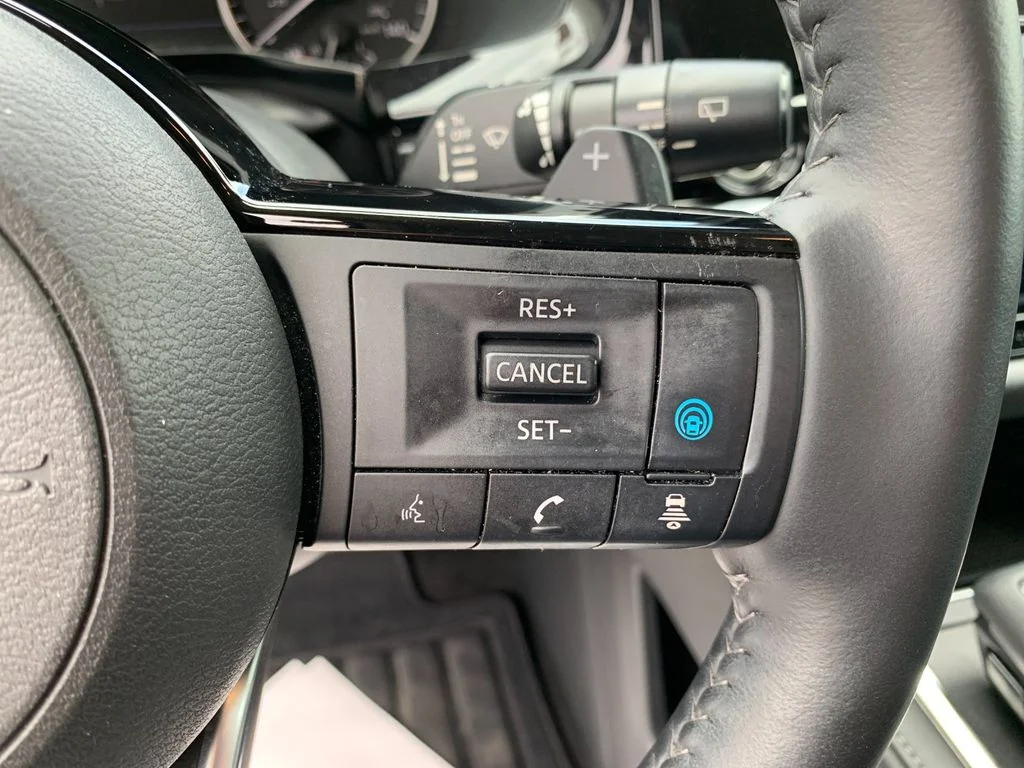 Used 2023 White Nissan SL image 30