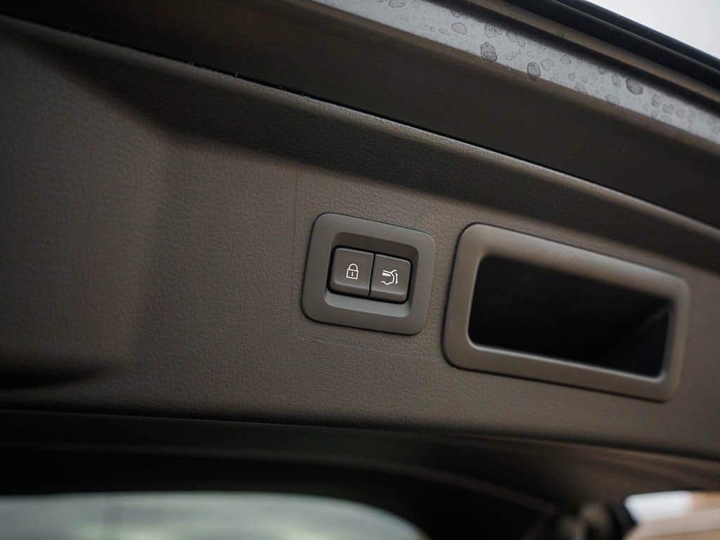 New 2026 Wind Chill Pearl Mazda Premium AWD image 9
