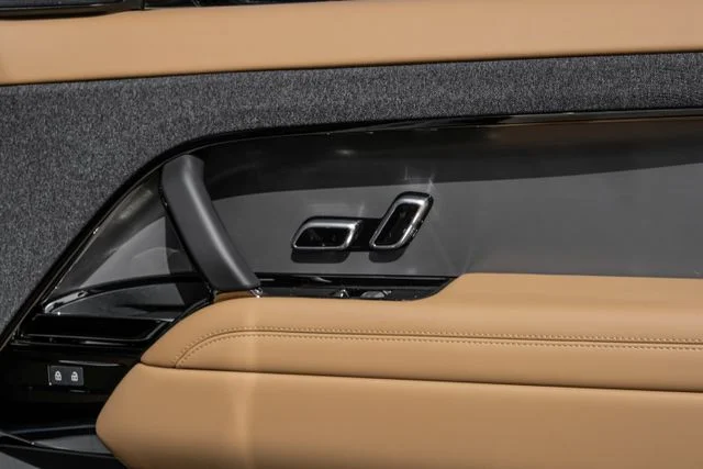 New 2026  Land Rover SE image 52