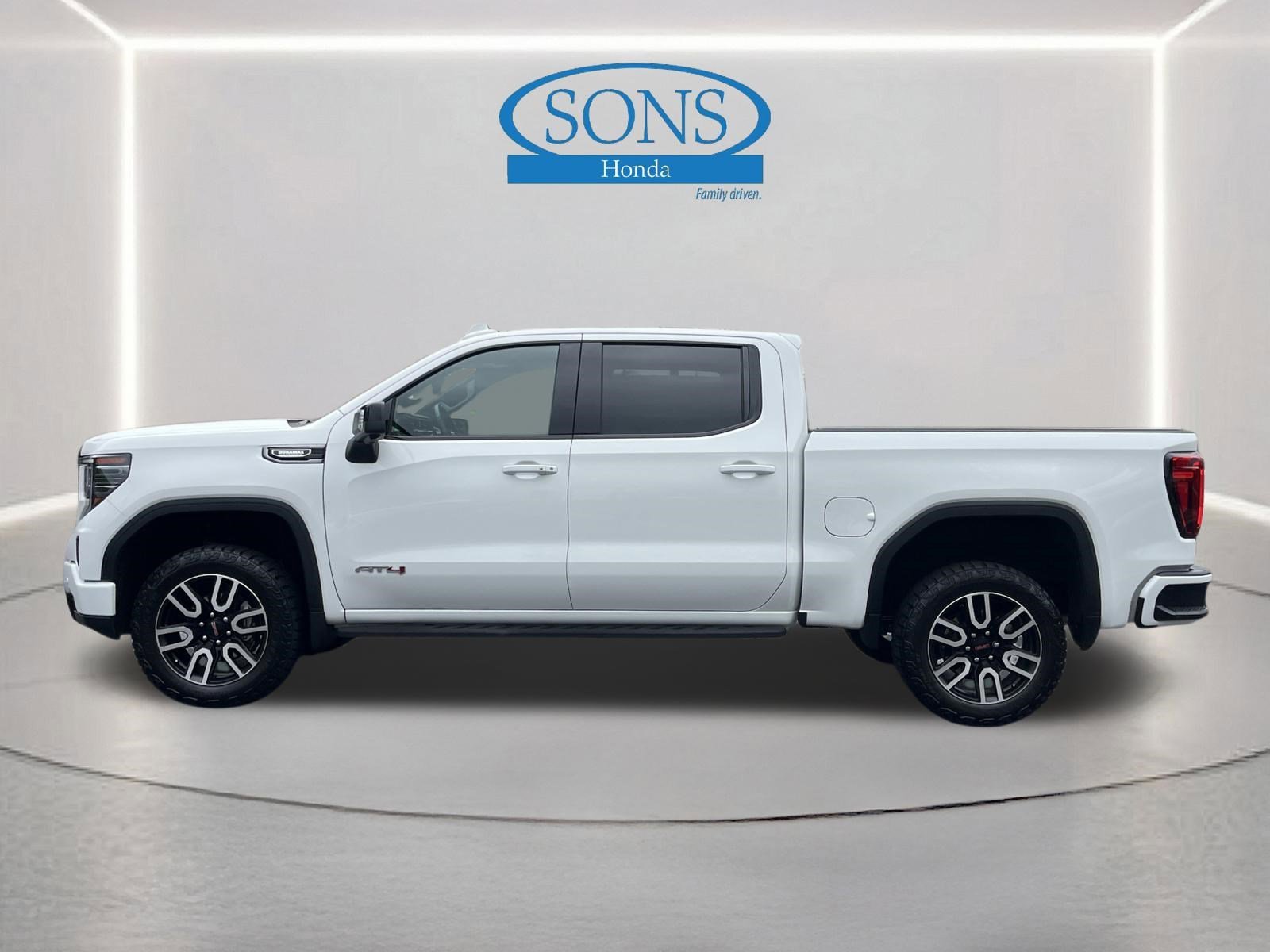 Used 2025 Summit White GMC AT4 image 25