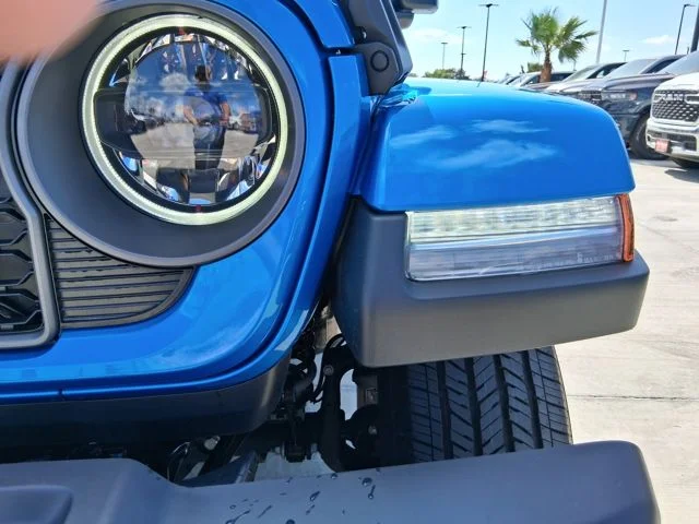 New 2026 Hydro Blue Pearl-Coat Exterior Paint Jeep Sahara image 8
