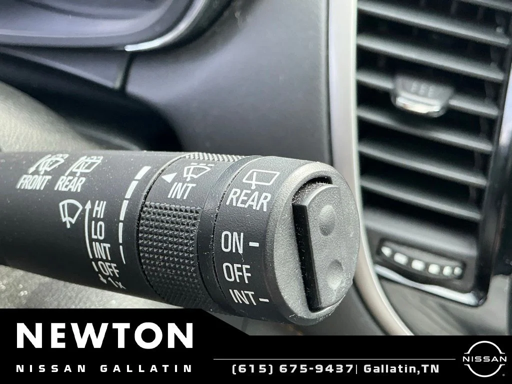Used 2018 Summit White Chevrolet LT image 12