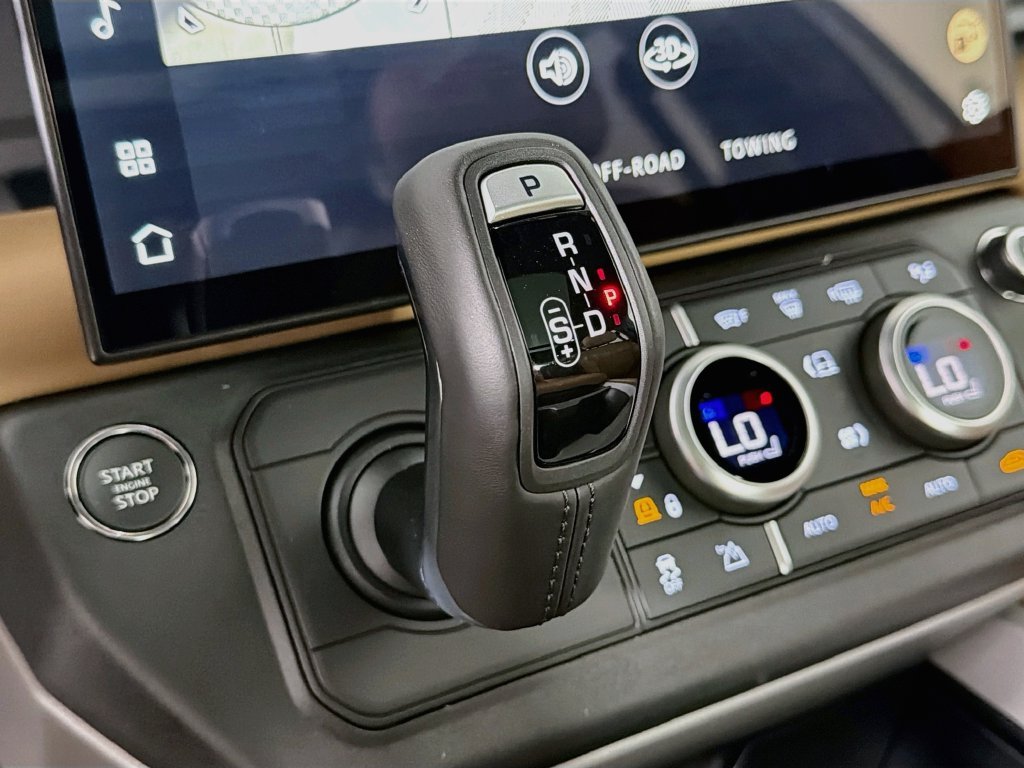 New 2026 Fuji White Land Rover V8 image 17