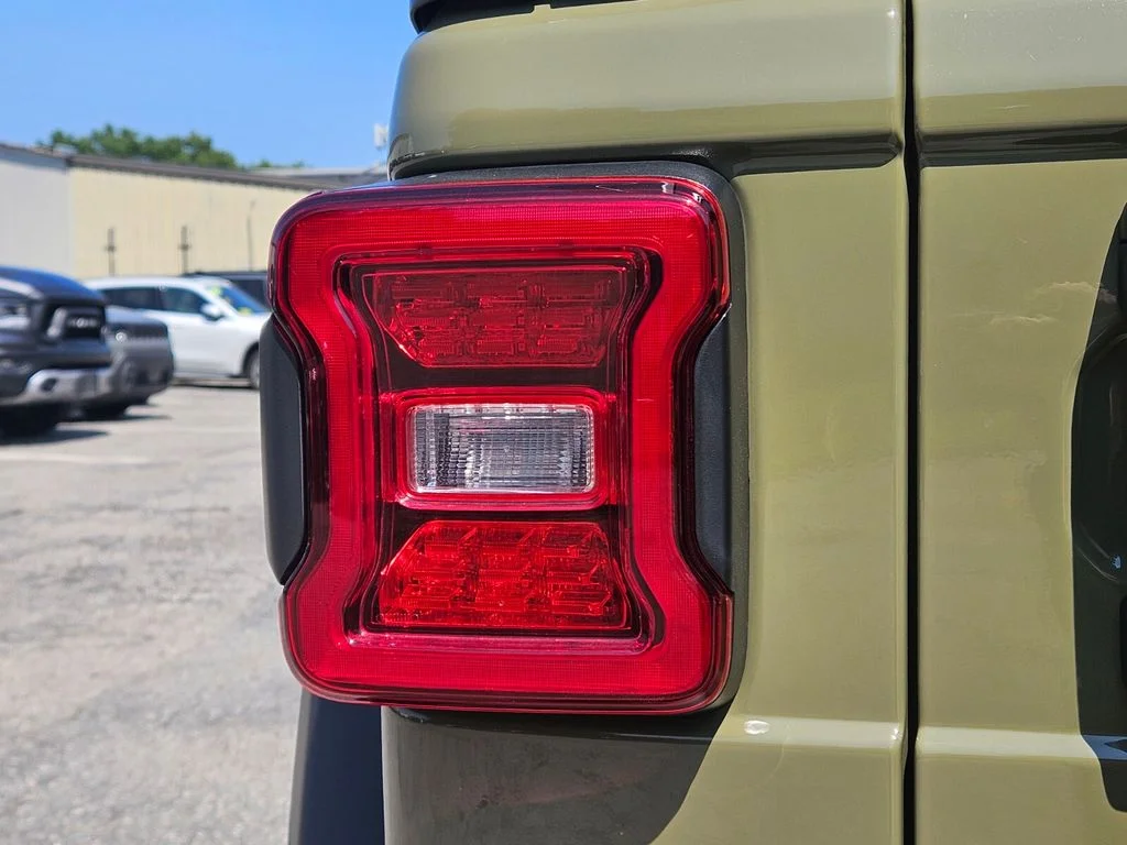 Used 2026 Green Jeep Sport S image 9