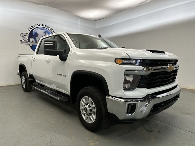 Used 2025 White Chevrolet LT image 11