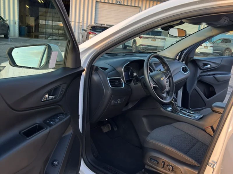 Used 2024 Summit White Chevrolet LT image 9