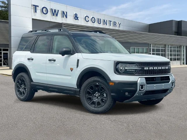 New 2026 Oxford White Ford Badlands image 1