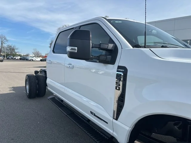 2026 Ford F-350 Super Duty Chassis Cab Lariat - Photo 7
