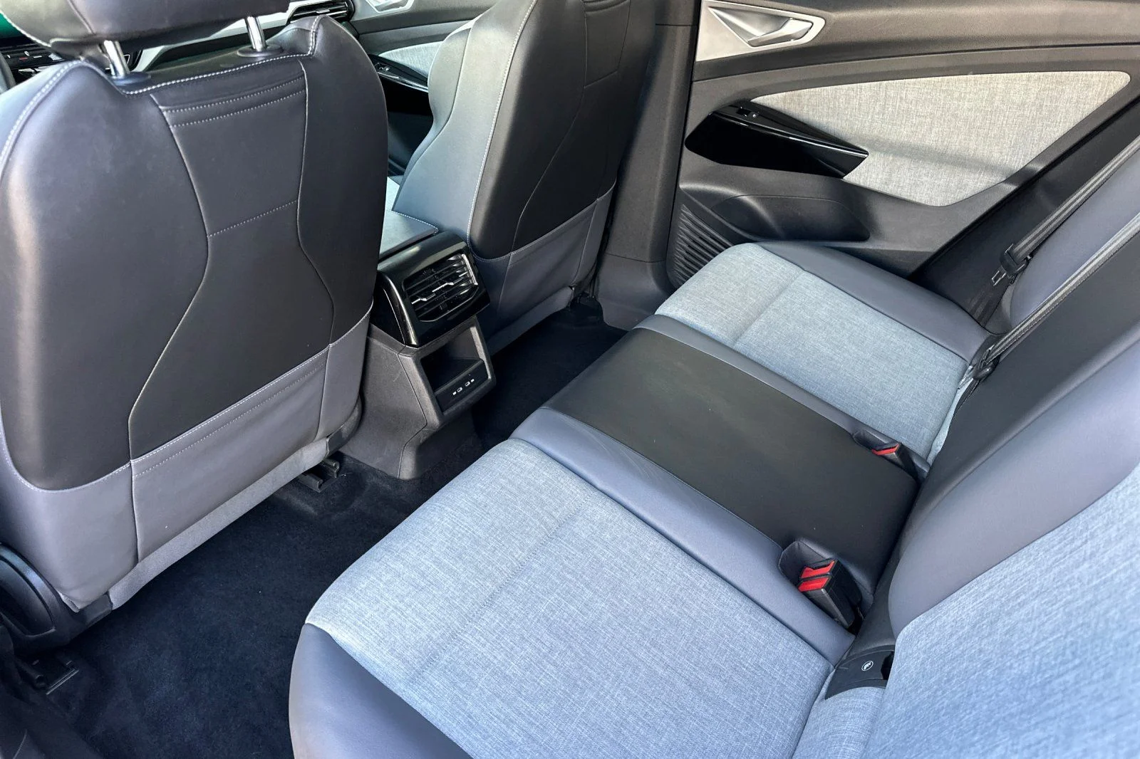 2023 Volkswagen ID.4 PRO - Photo 12