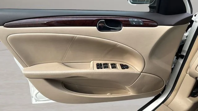 Used 2011 WHITE OPAL Buick CXL image 17