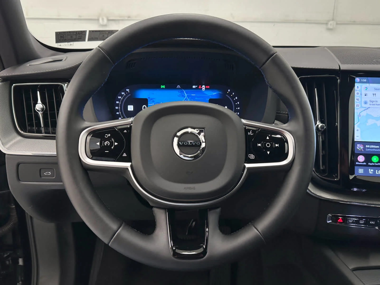 Used 2025 Onyx Black Metallic Volvo Ultra image 24
