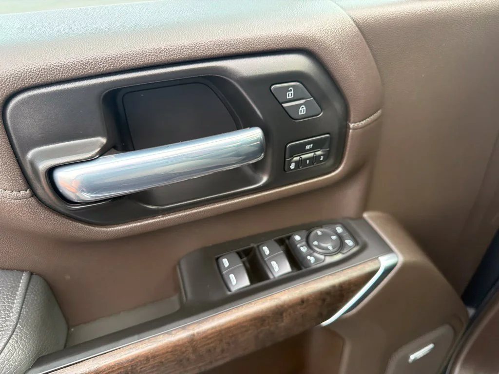 Used 2021 Hunter Green GMC Denali image 25
