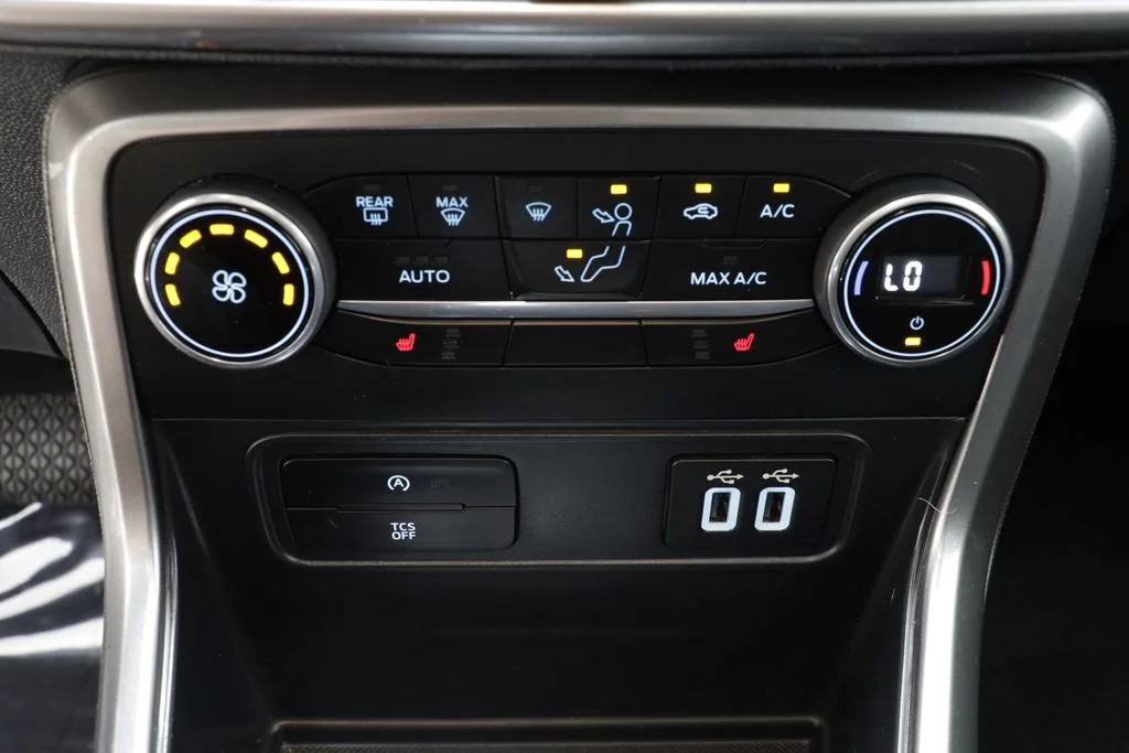Used 2021 Smoke Metallic Ford SE image 11