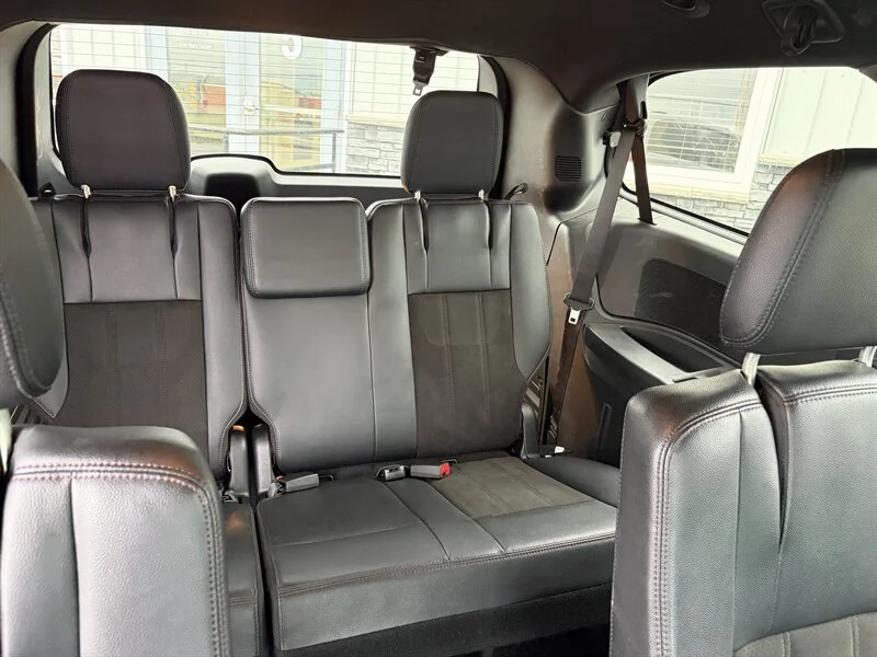 Used 2019 Grey Dodge SXT 35th Anniversary Edition image 19