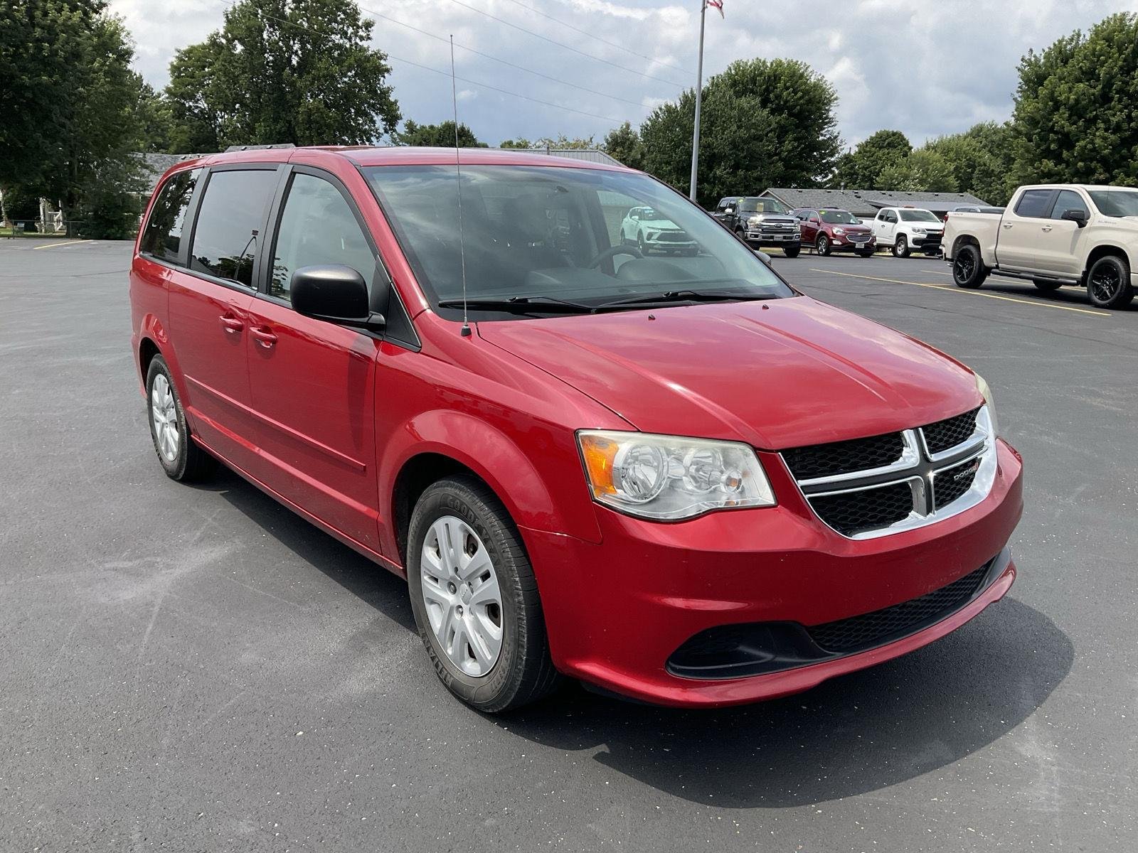 Used 2014 Redline 2 Coat Pearl Dodge SE image 3