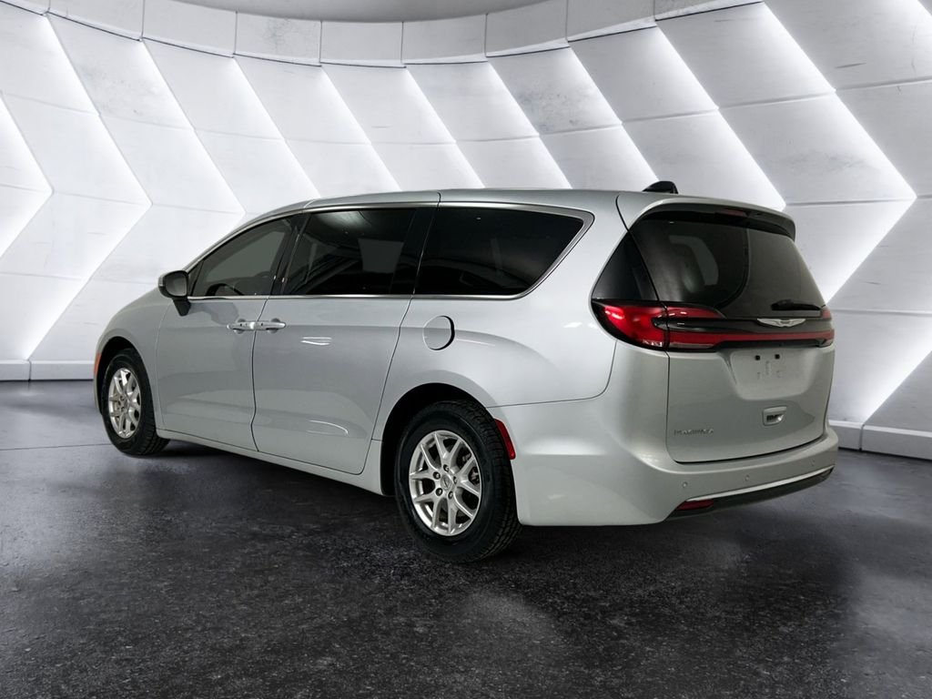 Used 2023 Silver Chrysler Touring L image 6