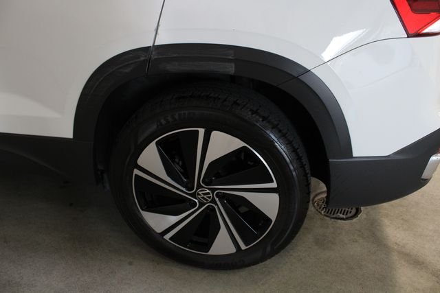 Used 2024 Pure White Volkswagen 1.5T SE image 28