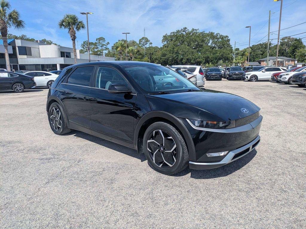 New 2023 Black Hyundai SE image 1