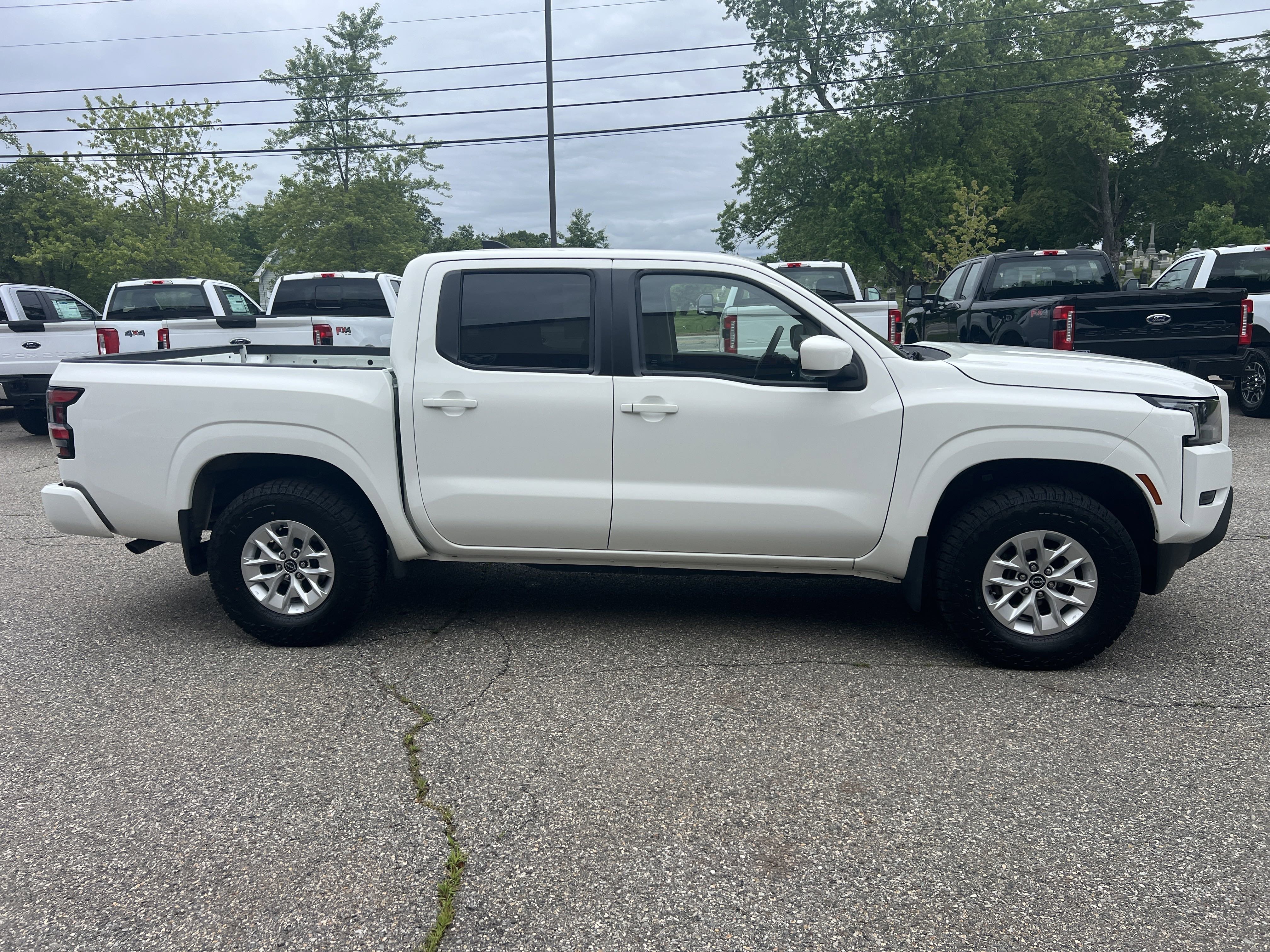 Used 2024 Glacier White Nissan SV image 4
