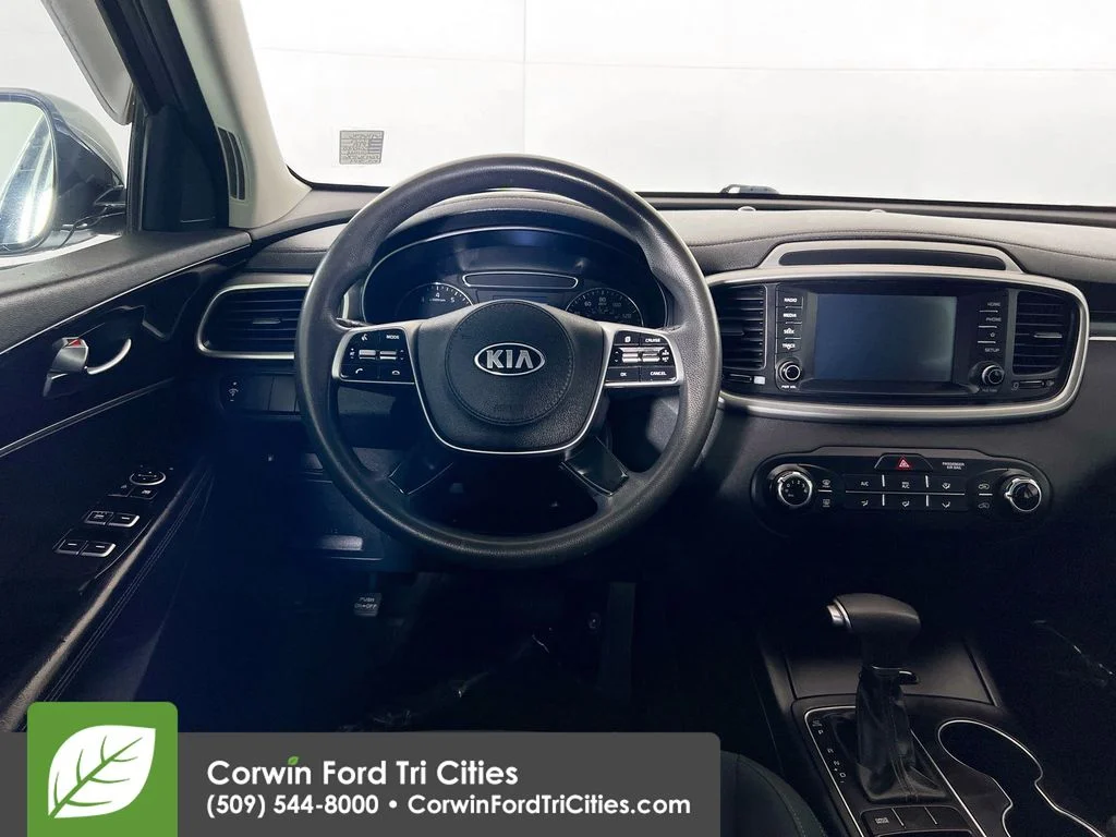 Used 2019 Titanium Silver Kia L image 24