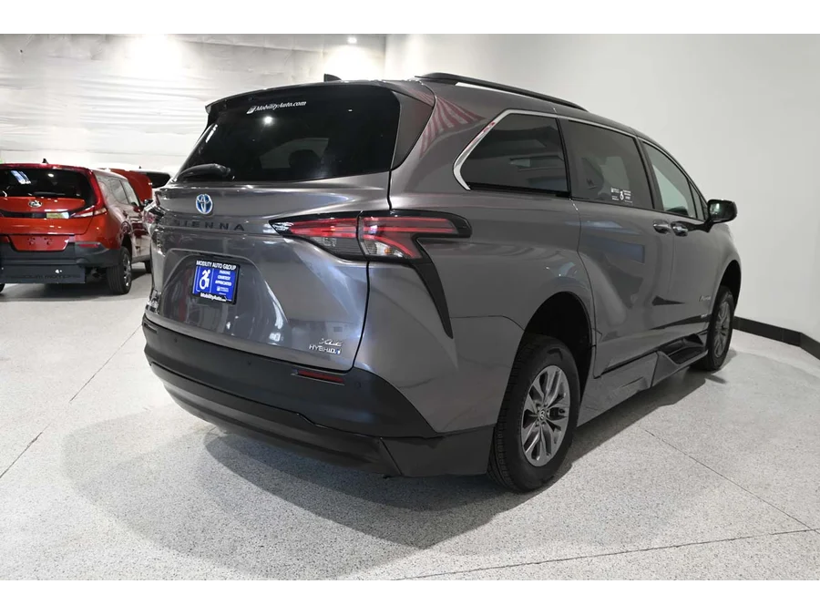 Used 2021 GRAY Toyota XLE Mobility Handicap Van image 6
