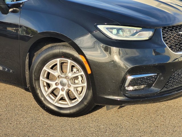 Used 2023 Black Chrysler Touring L image 9