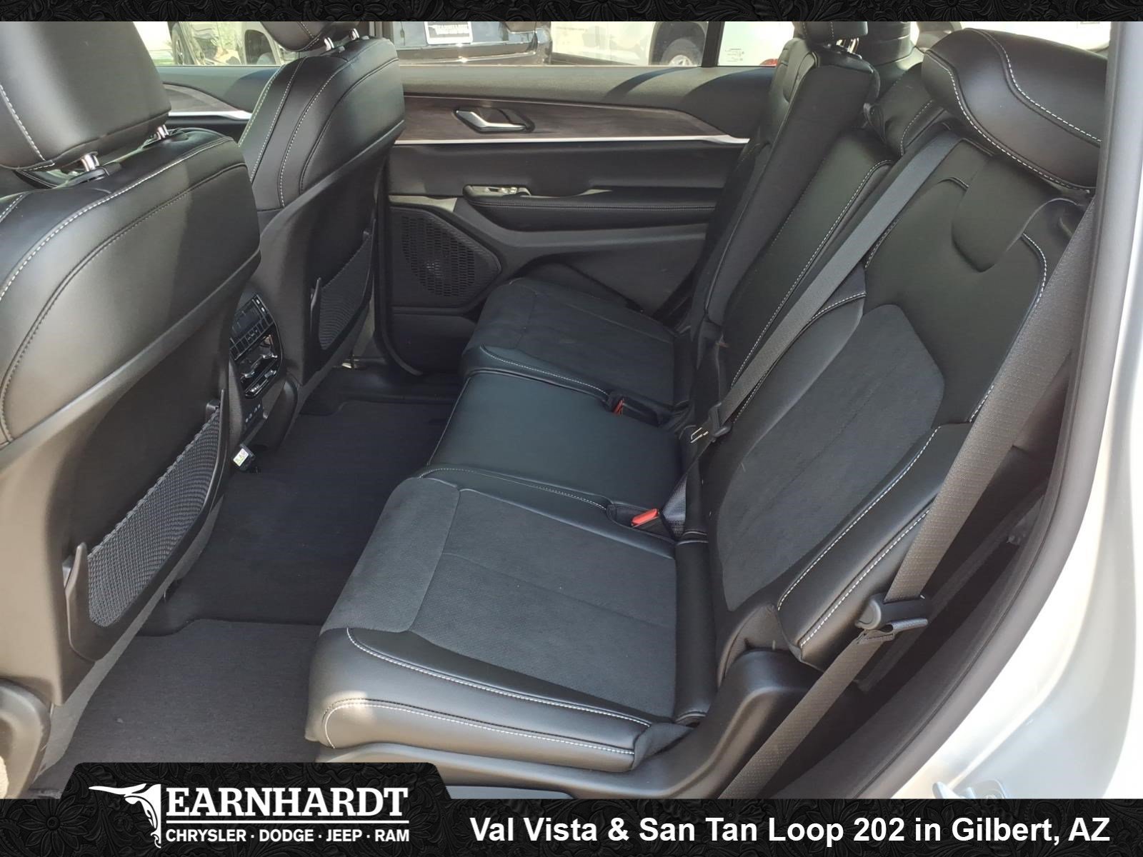 New 2026 Silver Zynith Exterior Paint Jeep Laredo Altitude image 8