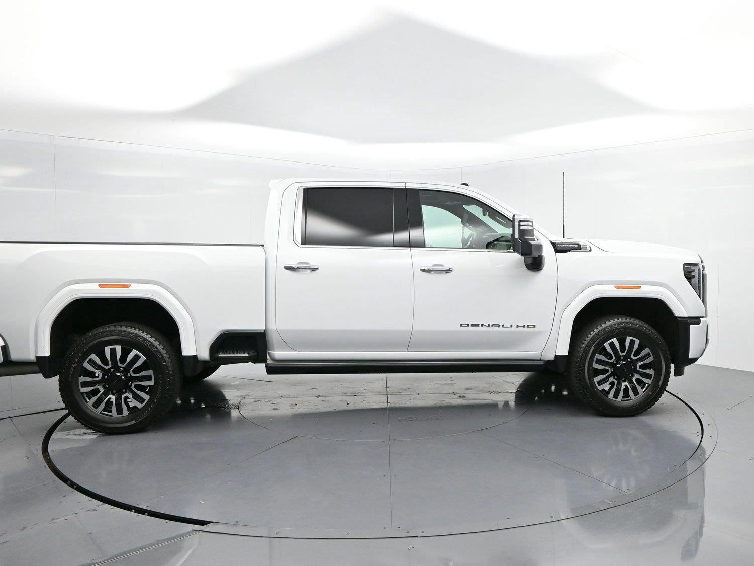 Used 2025 Summit White GMC Denali Ultimate image 8