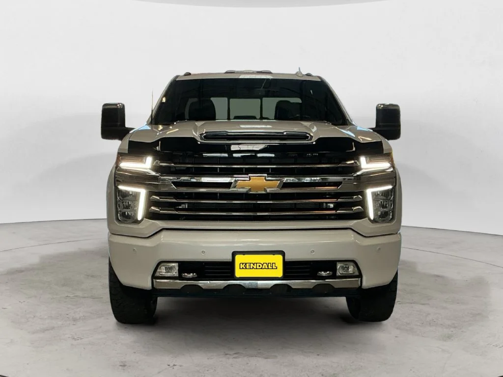 Used 2022 Iridescent Pearl Tricoat Chevrolet High Country image 3