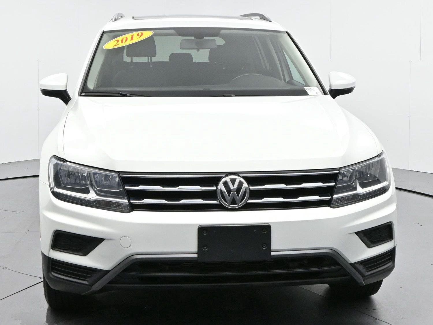 Used 2019 Pure White Volkswagen SEL image 2