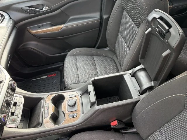 Used 2020 Black GMC SLE image 29