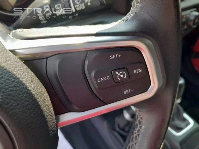 Used 2018 Punkn Metallic Clearcoat Jeep Sahara image 15