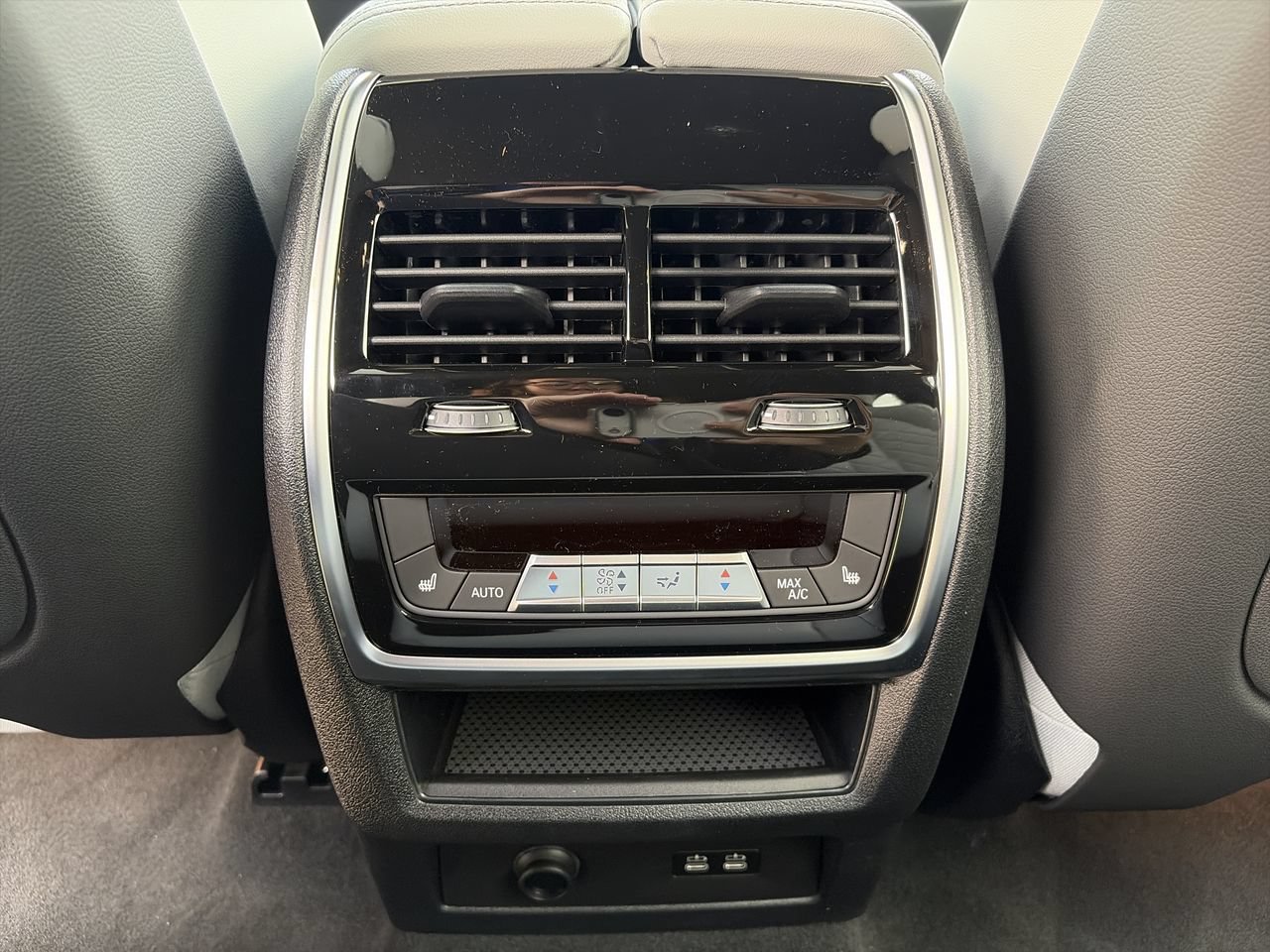 New 2027 Dravit Grey Metallic BMW xDrive40i image 31