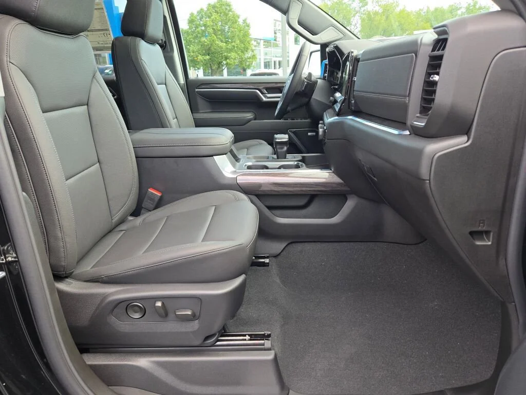 2026 Chevrolet Silverado 1500 LTZ - Photo 6