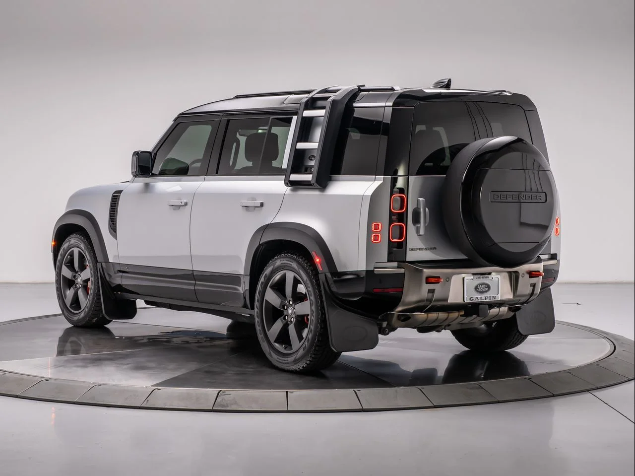 Used 2023 Hakuba Silver Metallic Land Rover 110 X image 3